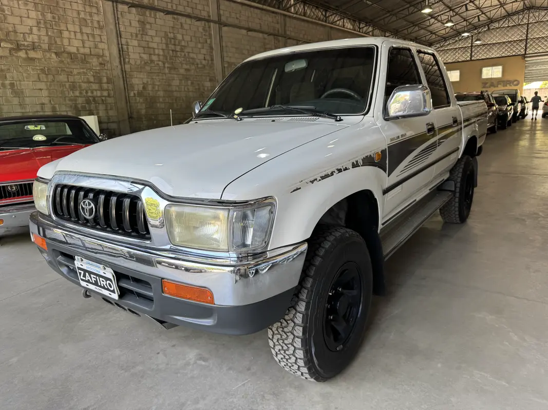 Mira esta publicación de Toyota Hilux 2005 en Motordil