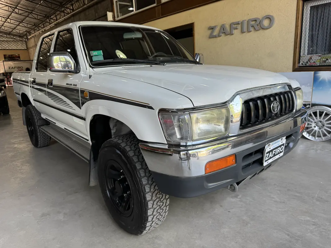 Mira esta publicación de Toyota Hilux 2005 en Motordil