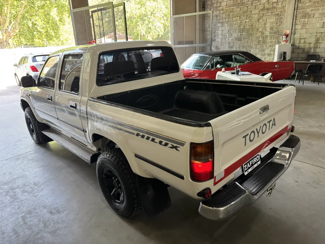 Mira esta publicación de Toyota Hilux 2005 en Motordil