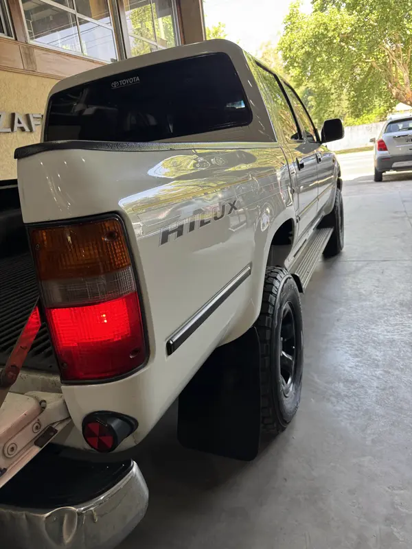 Mira esta publicación de Toyota Hilux 2005 en Motordil