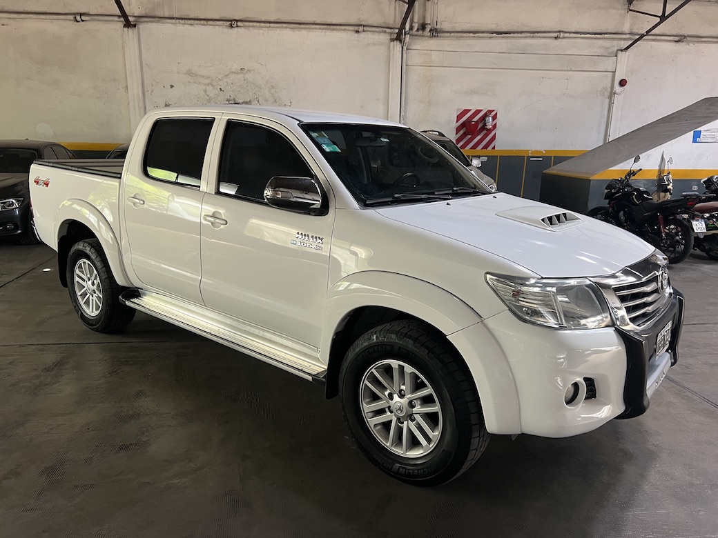 Mira esta publicación de Toyota Hilux 2015 en Motordil