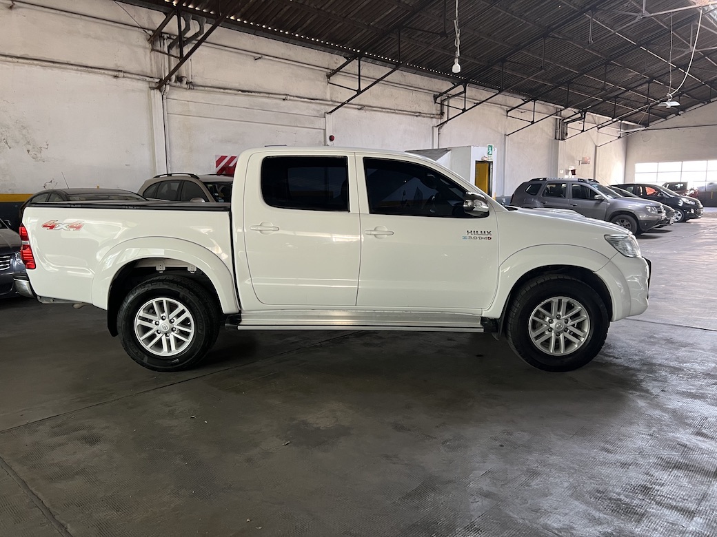 Mira esta publicación de Toyota Hilux 2015 en Motordil