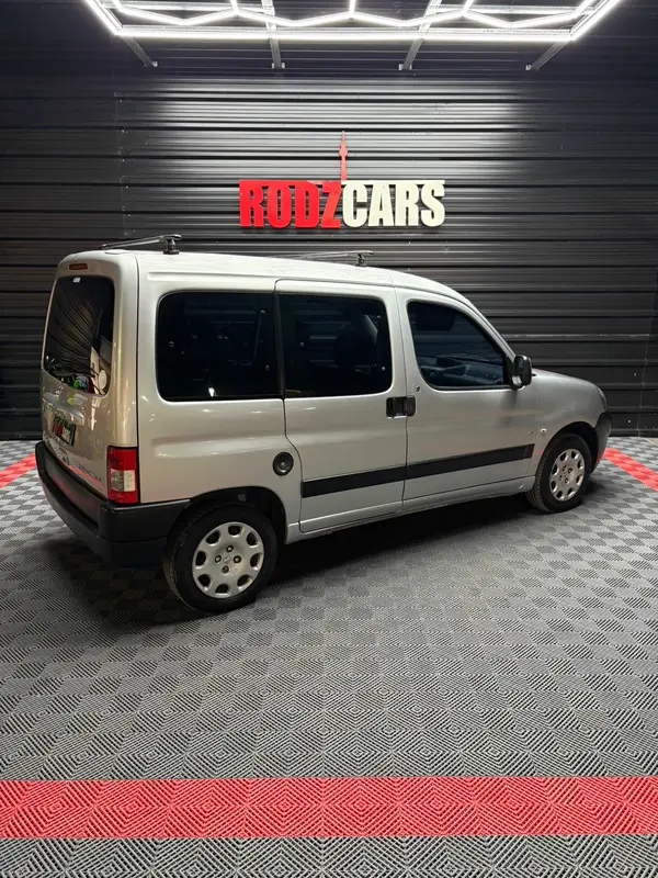 Mira esta publicación de Peugeot Partner 2016 en Motordil