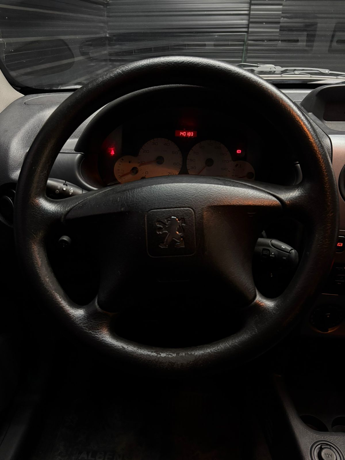 Mira esta publicación de Peugeot Partner 2016 en Motordil