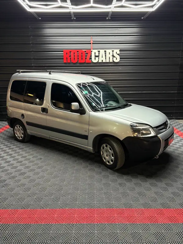 Mira esta publicación de Peugeot Partner 2016 en Motordil