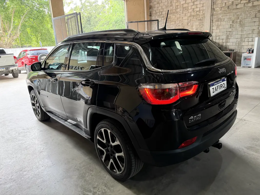 Mira esta publicación de Jeep Compass 2019 en Motordil