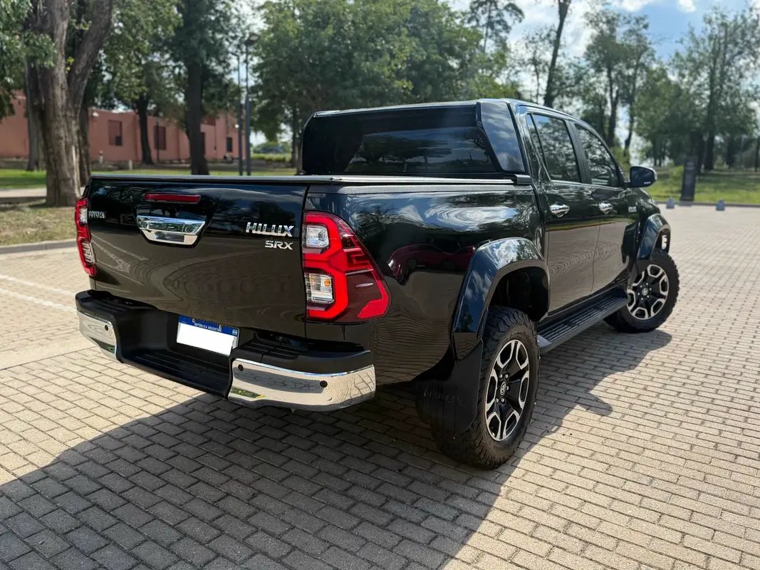 Mira esta publicación de Toyota Hilux 2024 en Motordil