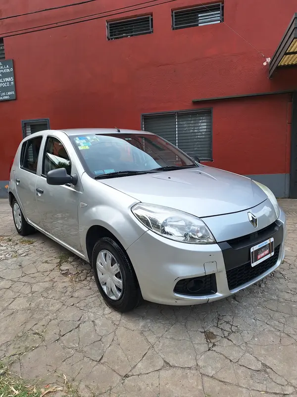 Mira esta publicación de Renault Sandero 2013 en Motordil