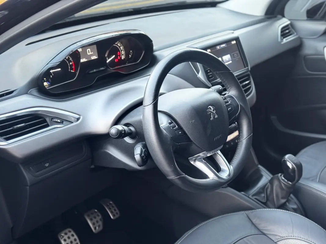 Mira esta publicación de Peugeot 208 2017 en Motordil