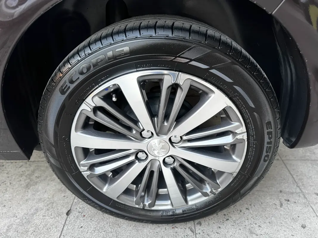 Mira esta publicación de Peugeot 208 2017 en Motordil