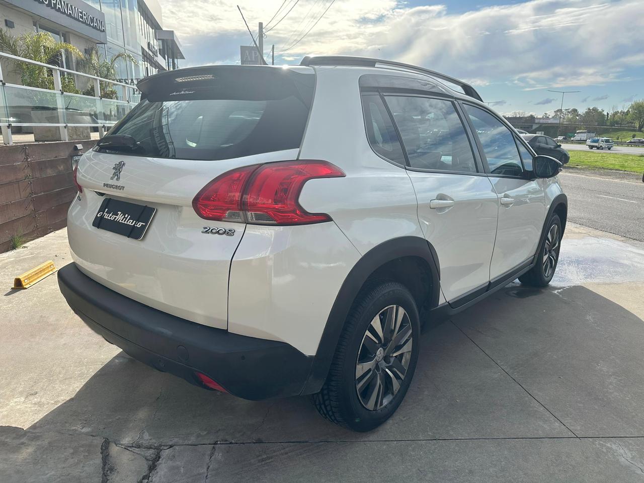 Mira esta publicación de Peugeot 2008 2021 en Motordil