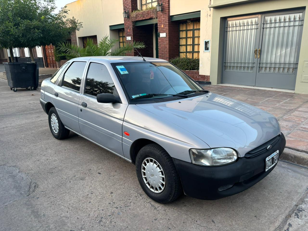 Mira esta publicación de Ford Escort 2000 en Motordil