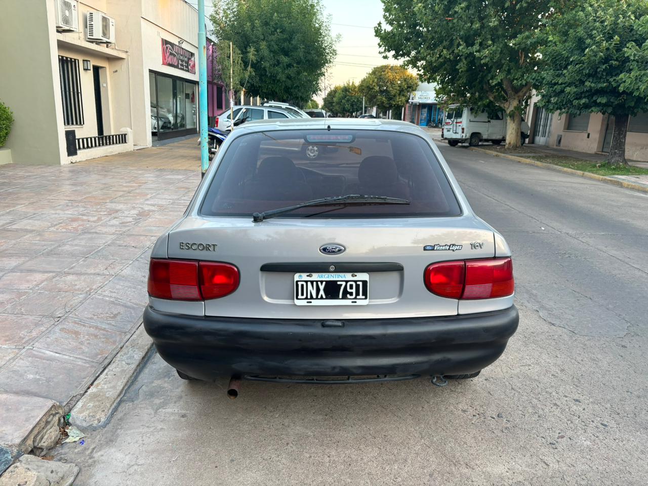 Mira esta publicación de Ford Escort 2000 en Motordil