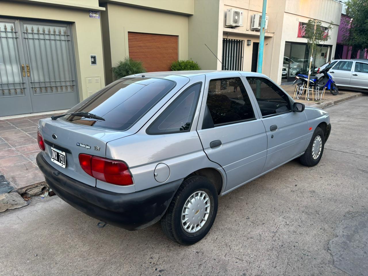 Mira esta publicación de Ford Escort 2000 en Motordil