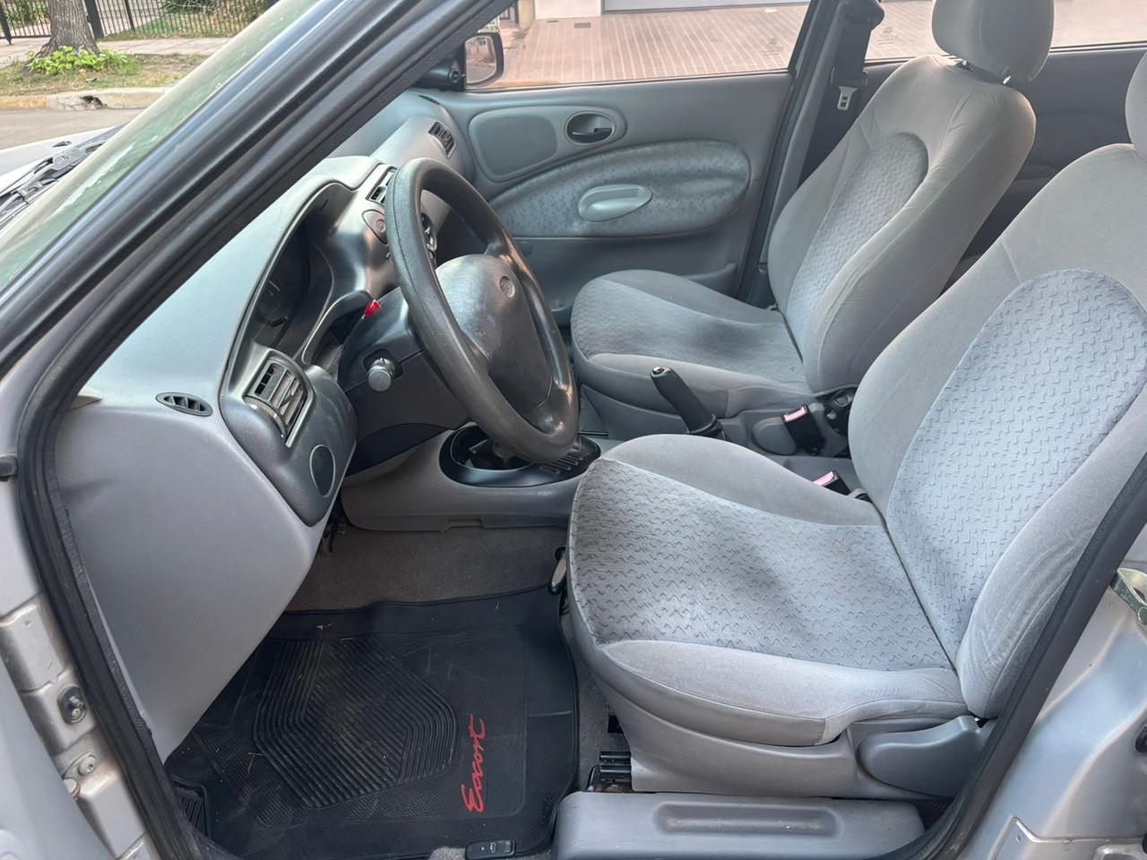 Mira esta publicación de Ford Escort 2000 en Motordil