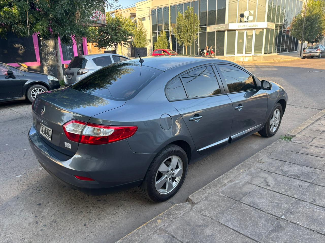 Mira esta publicación de Renault Fluence 2012 en Motordil
