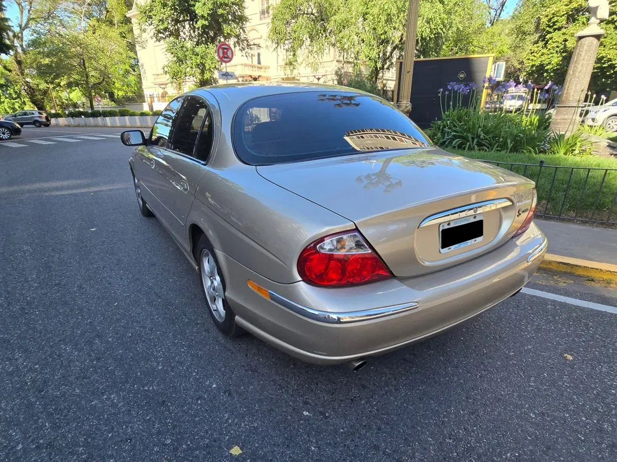 Mira esta publicación de Jaguar S Type 1999 en Motordil