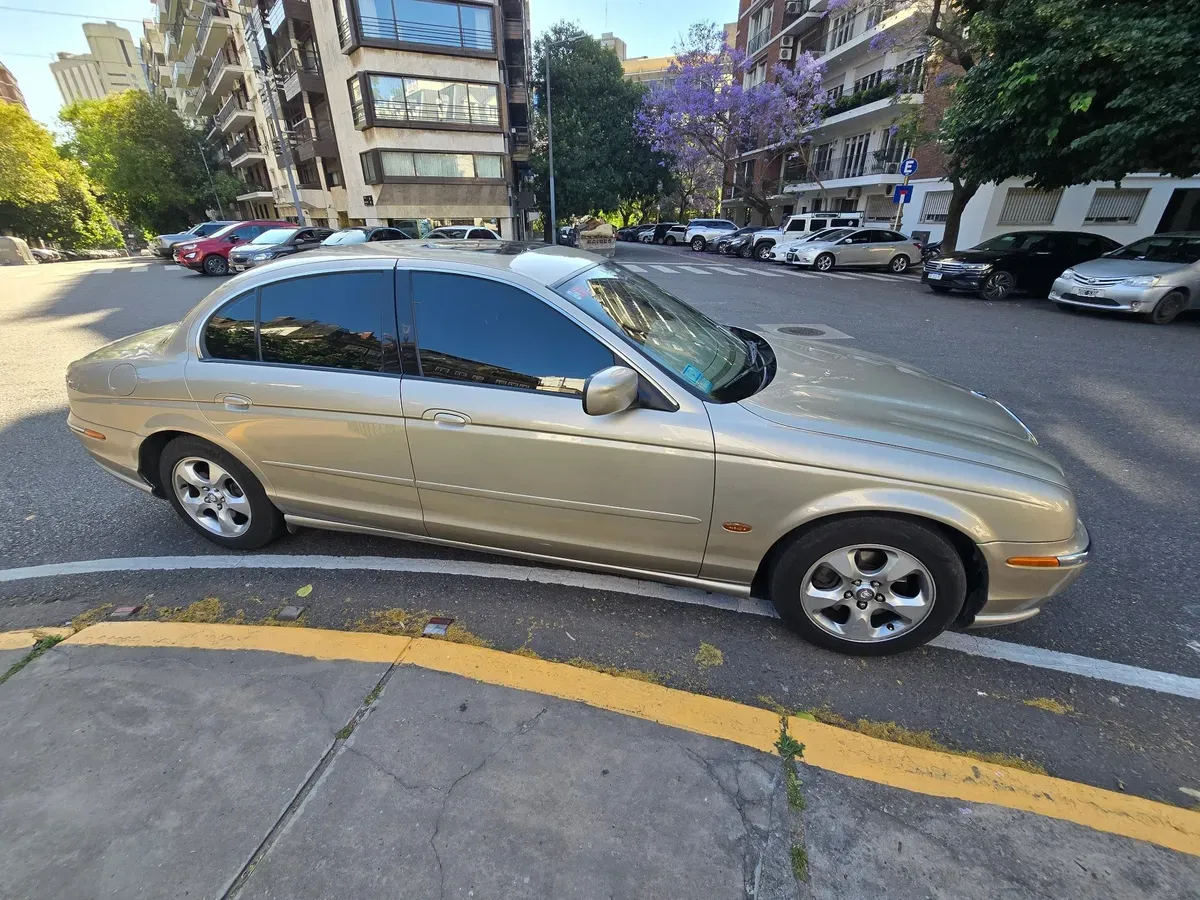 Mira esta publicación de Jaguar S Type 1999 en Motordil