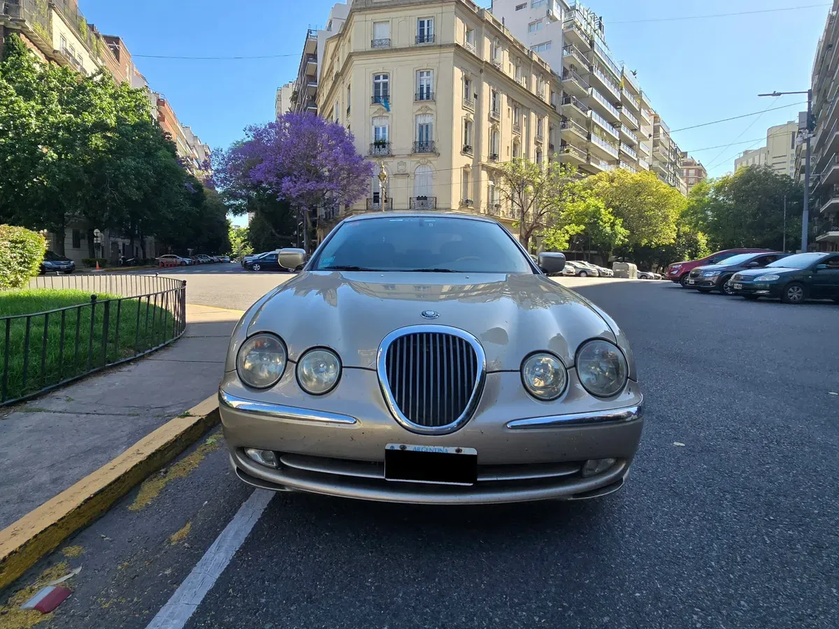 Mira esta publicación de Jaguar S Type 1999 en Motordil