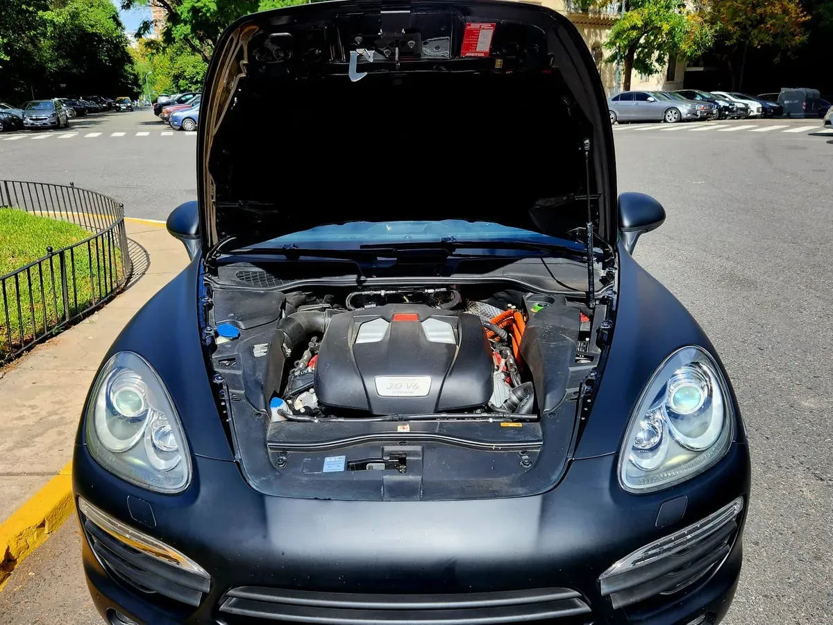 Mira esta publicación de Porsche Cayenne 2012 en Motordil