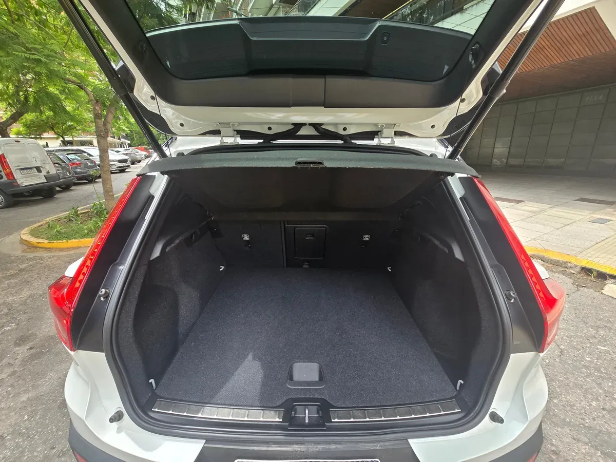 Mira esta publicación de Volvo XC 40 2020 en Motordil