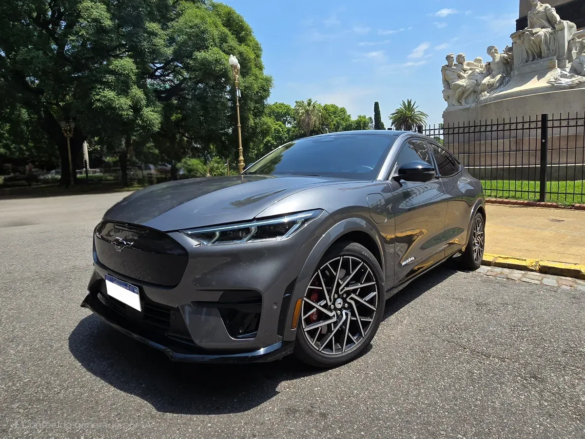 Mira esta publicación de Ford Mustang Mach E 2023 en Motordil