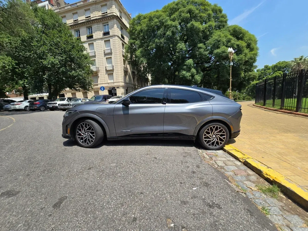 Mira esta publicación de Ford Mustang Mach E 2023 en Motordil