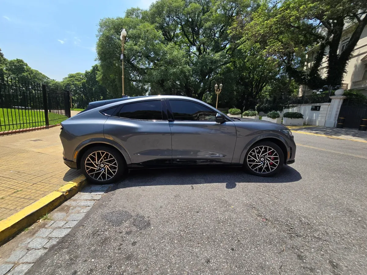 Mira esta publicación de Ford Mustang Mach E 2023 en Motordil