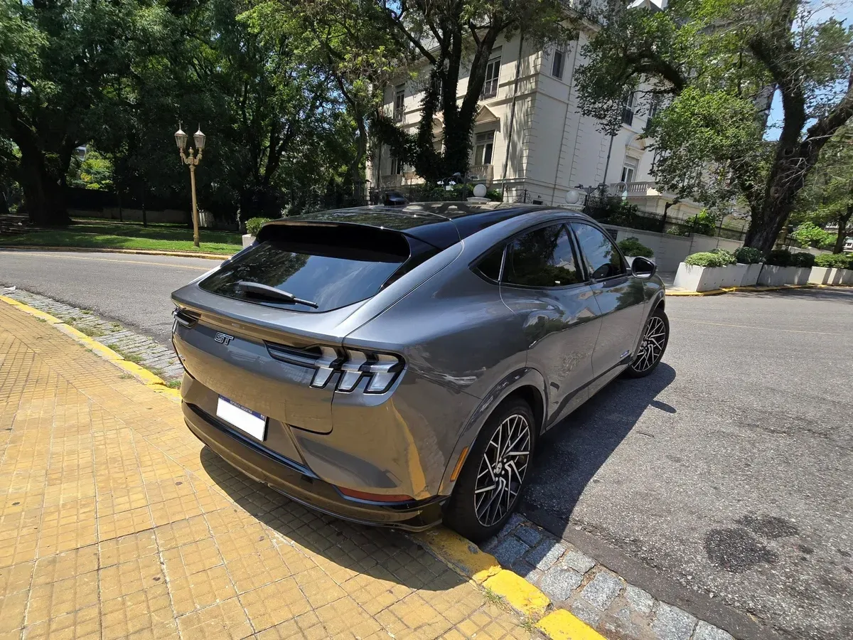Mira esta publicación de Ford Mustang Mach E 2023 en Motordil