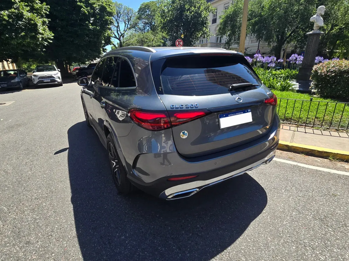 Mira esta publicación de Mercedes Benz GLC 2023 en Motordil