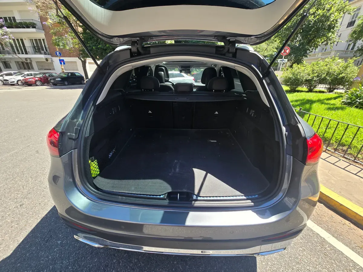 Mira esta publicación de Mercedes Benz GLC 2023 en Motordil