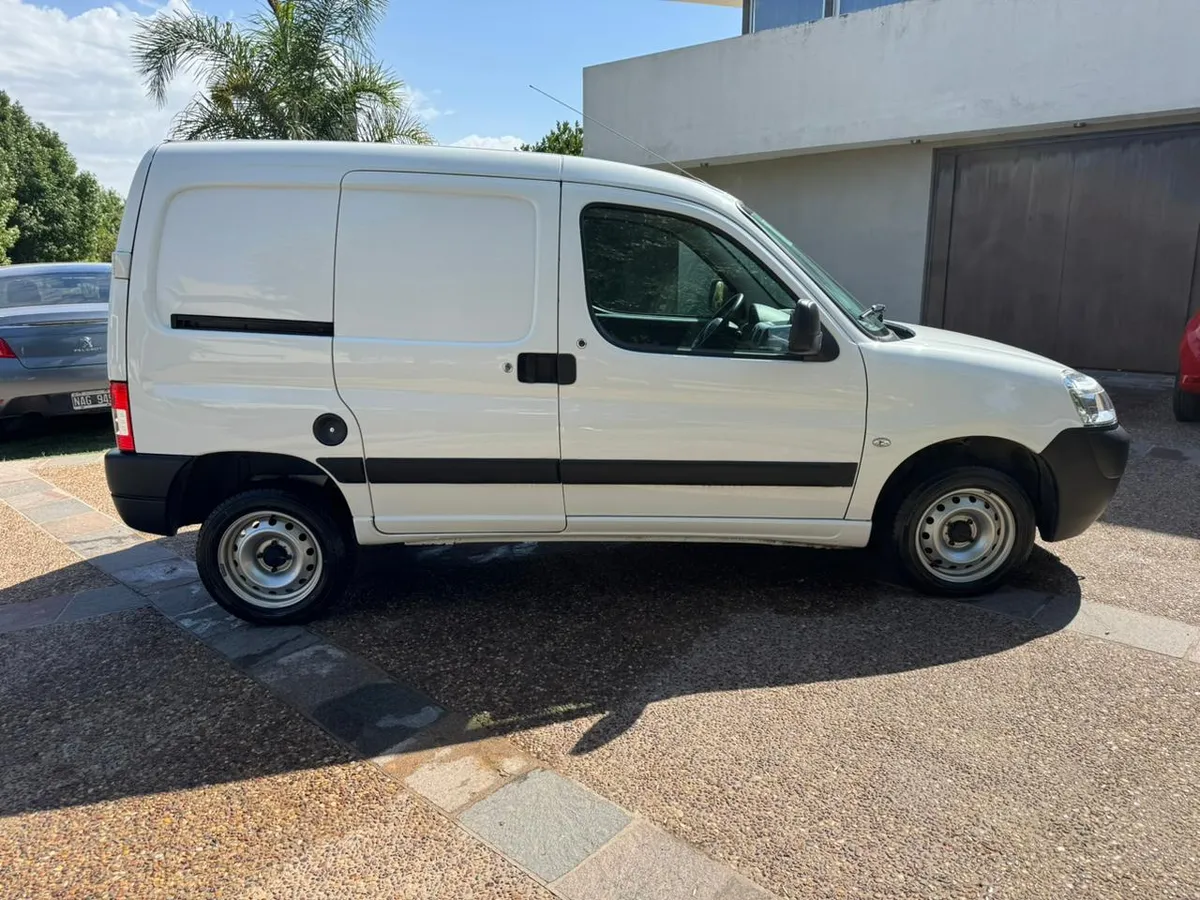 Mira esta publicación de Peugeot Partner 2025 en Motordil