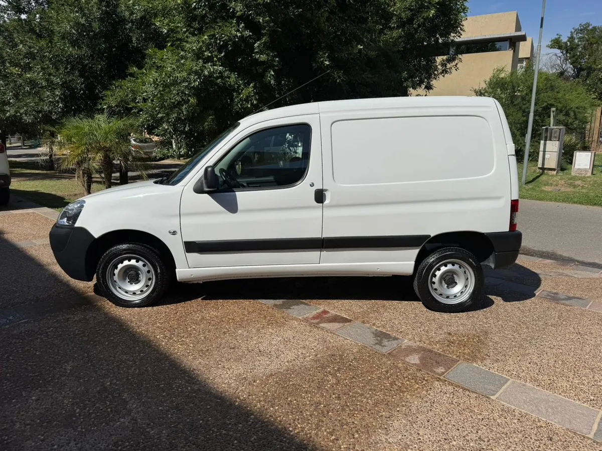 Mira esta publicación de Peugeot Partner 2025 en Motordil