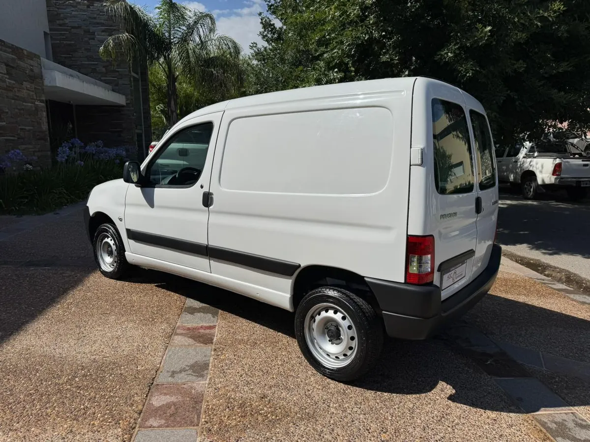 Mira esta publicación de Peugeot Partner 2025 en Motordil