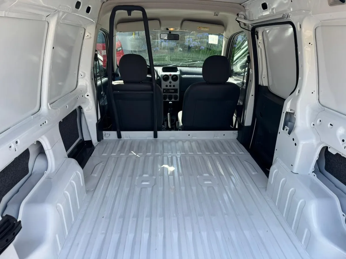 Mira esta publicación de Peugeot Partner 2025 en Motordil