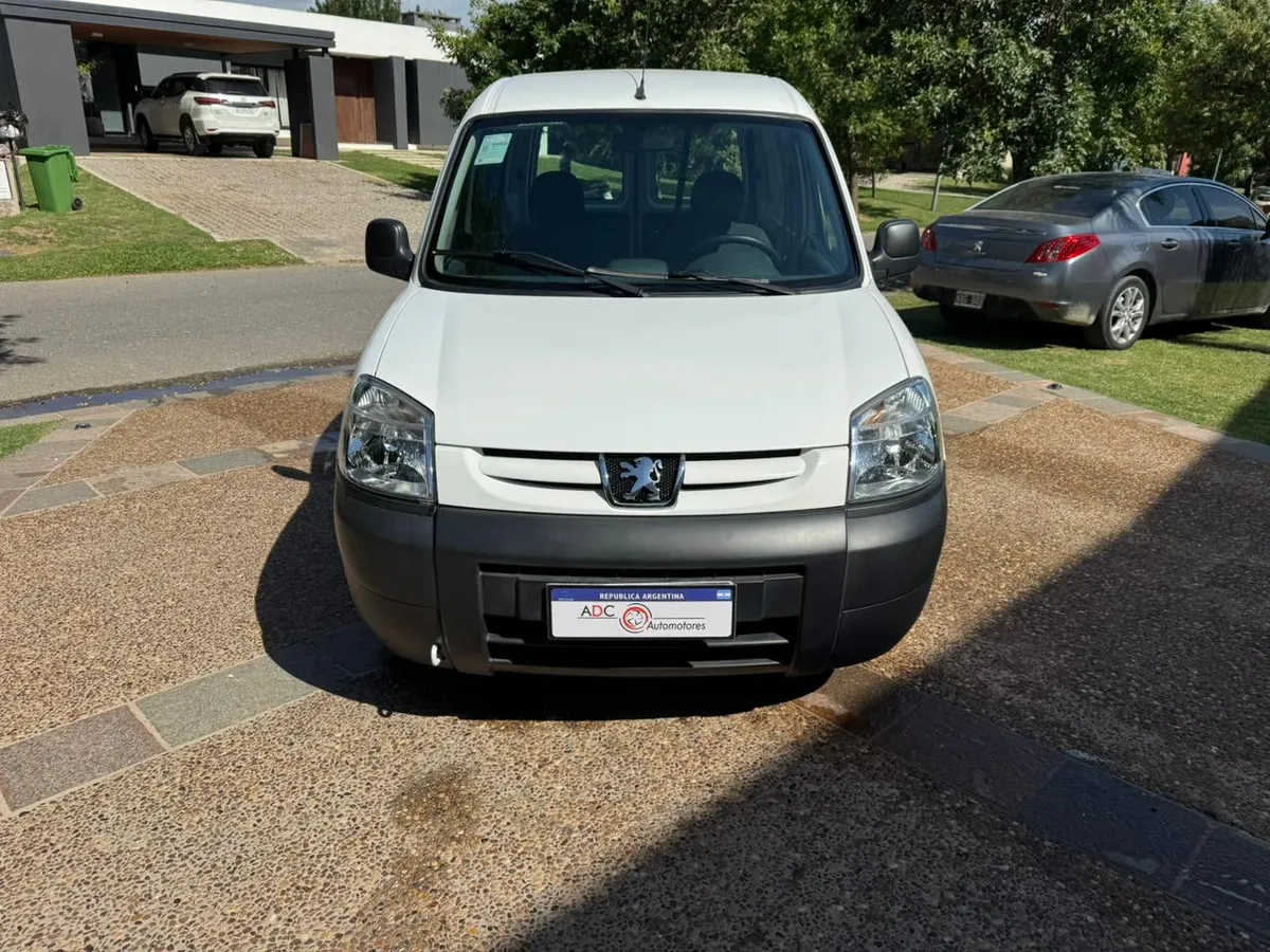 Mira esta publicación de Peugeot Partner 2025 en Motordil