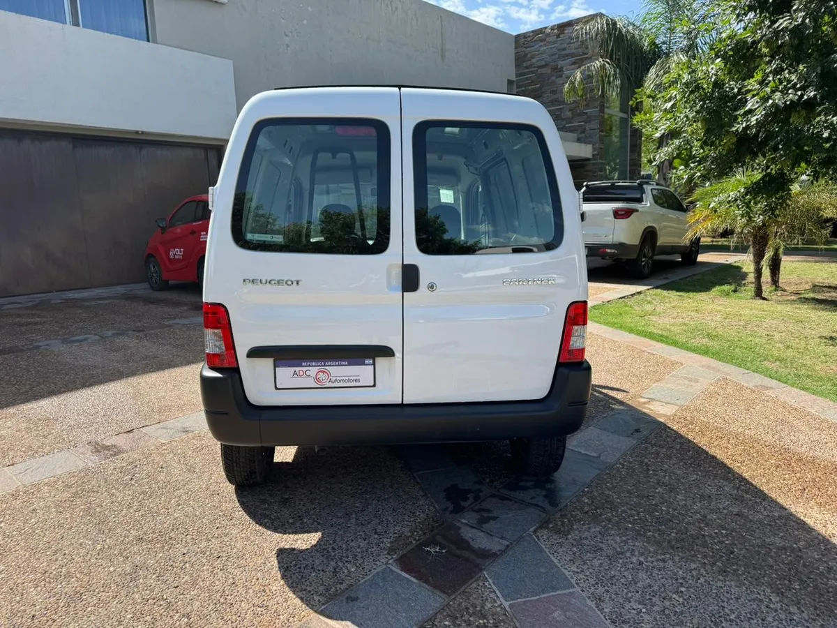 Mira esta publicación de Peugeot Partner 2025 en Motordil