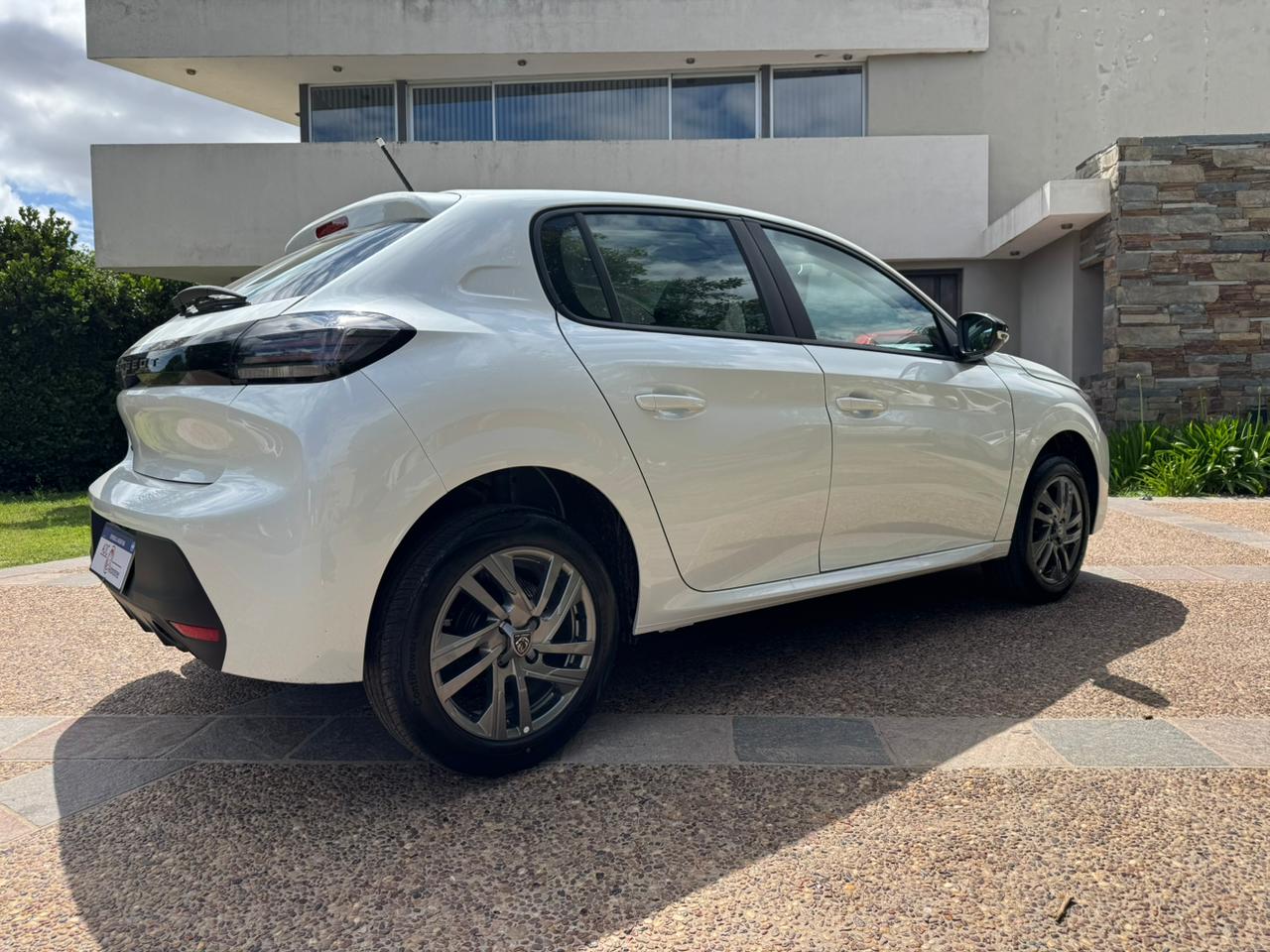 Mira esta publicación de Peugeot 208 2025 en Motordil