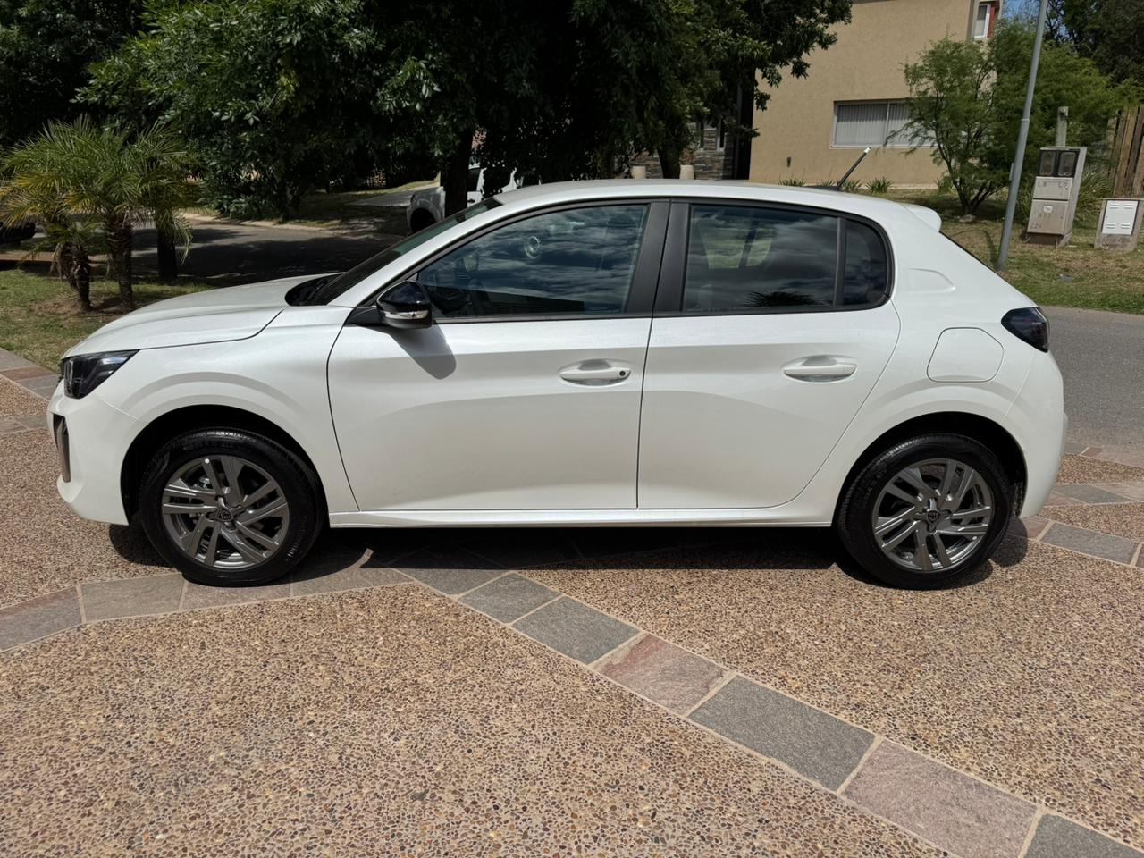 Mira esta publicación de Peugeot 208 2025 en Motordil