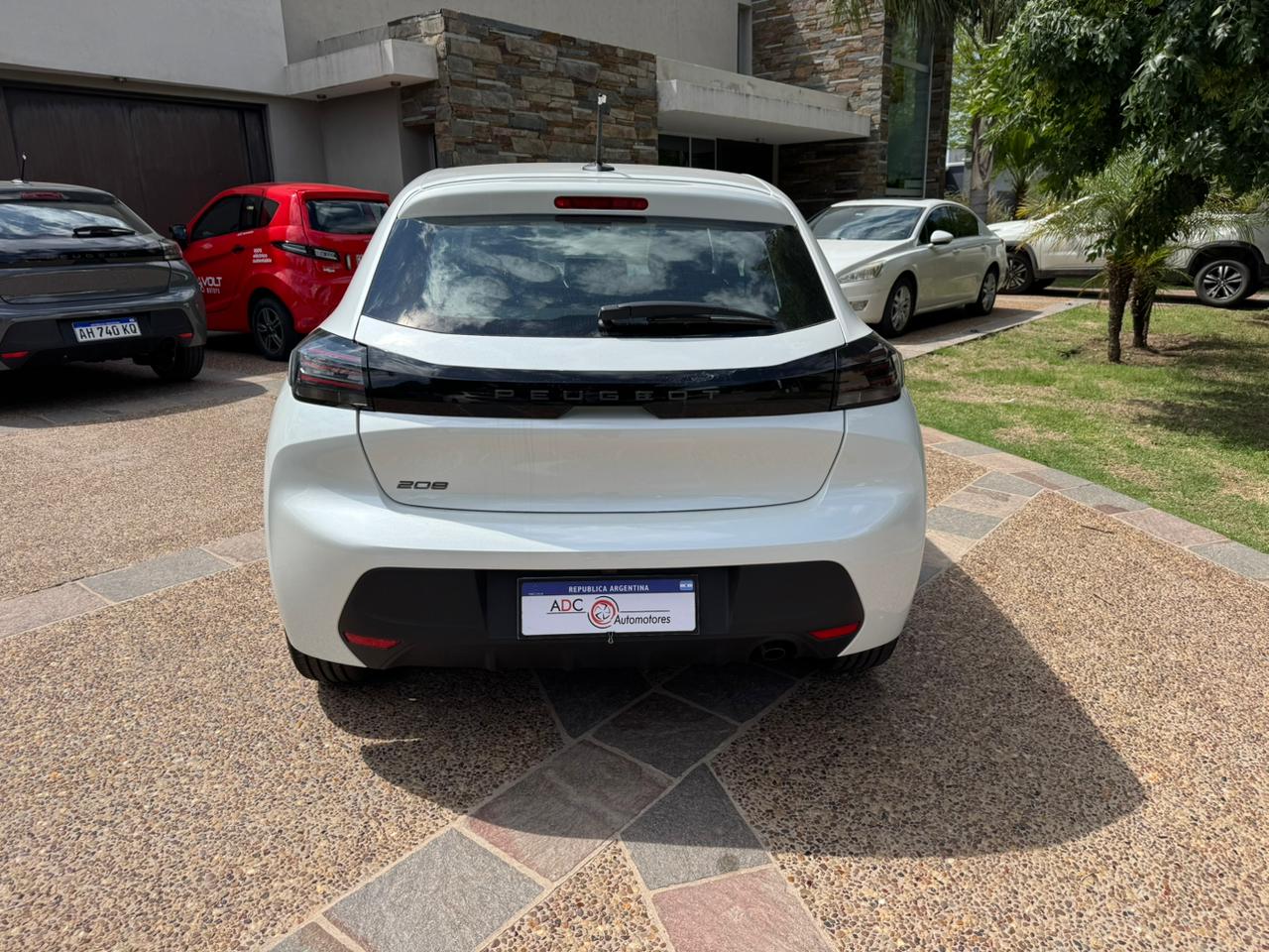 Mira esta publicación de Peugeot 208 2025 en Motordil