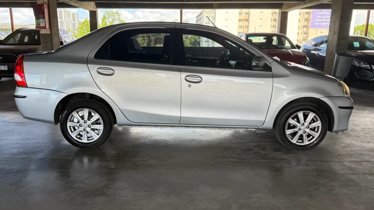 Mira esta publicación de Toyota Etios 2016 en Motordil