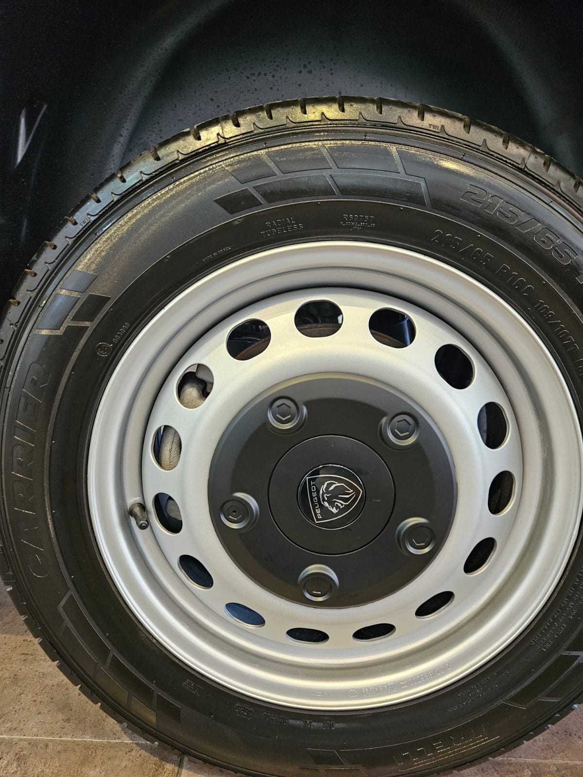 Mira esta publicación de Peugeot Expert 2026 en Motordil