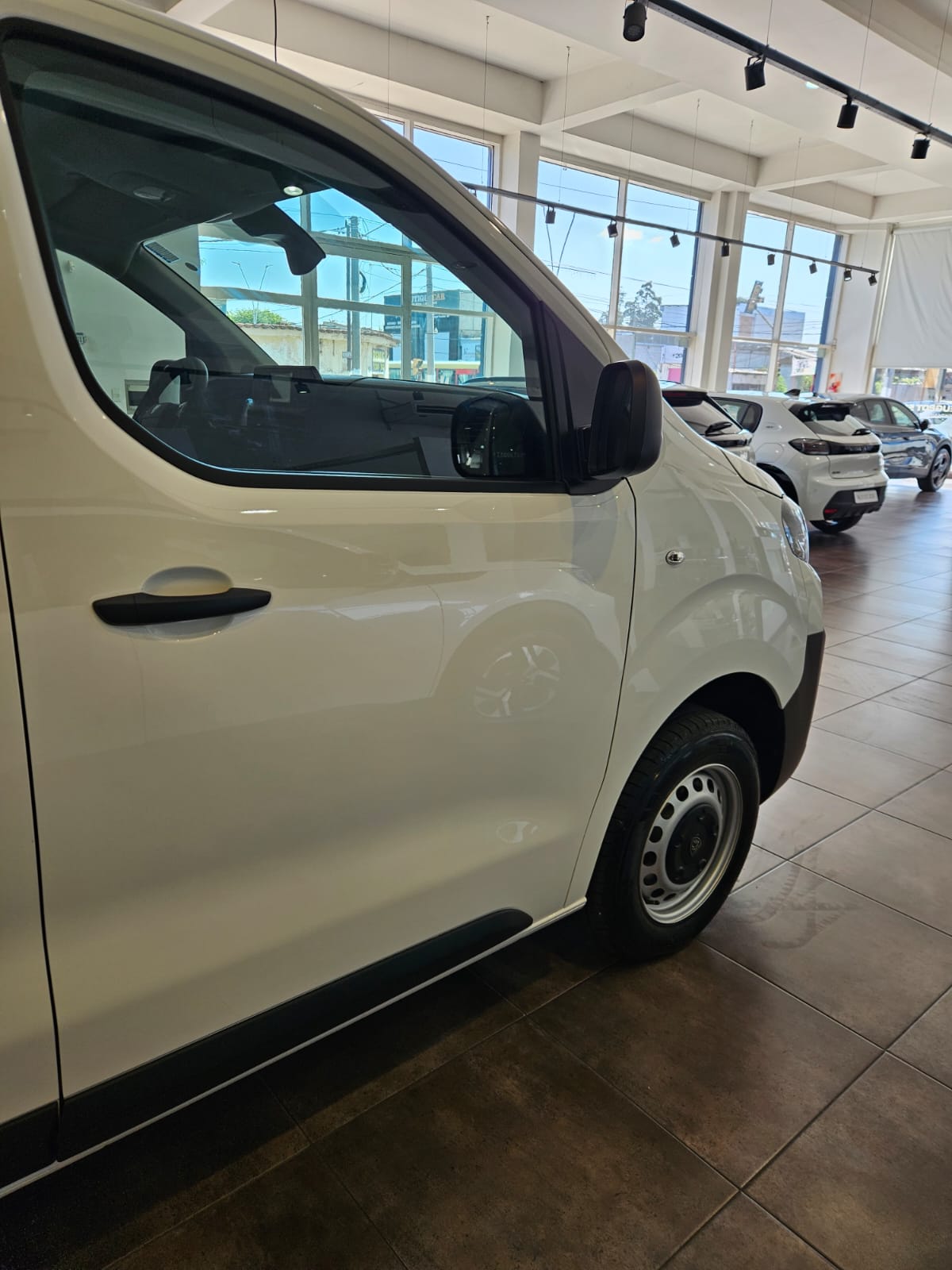 Mira esta publicación de Peugeot Expert 2026 en Motordil