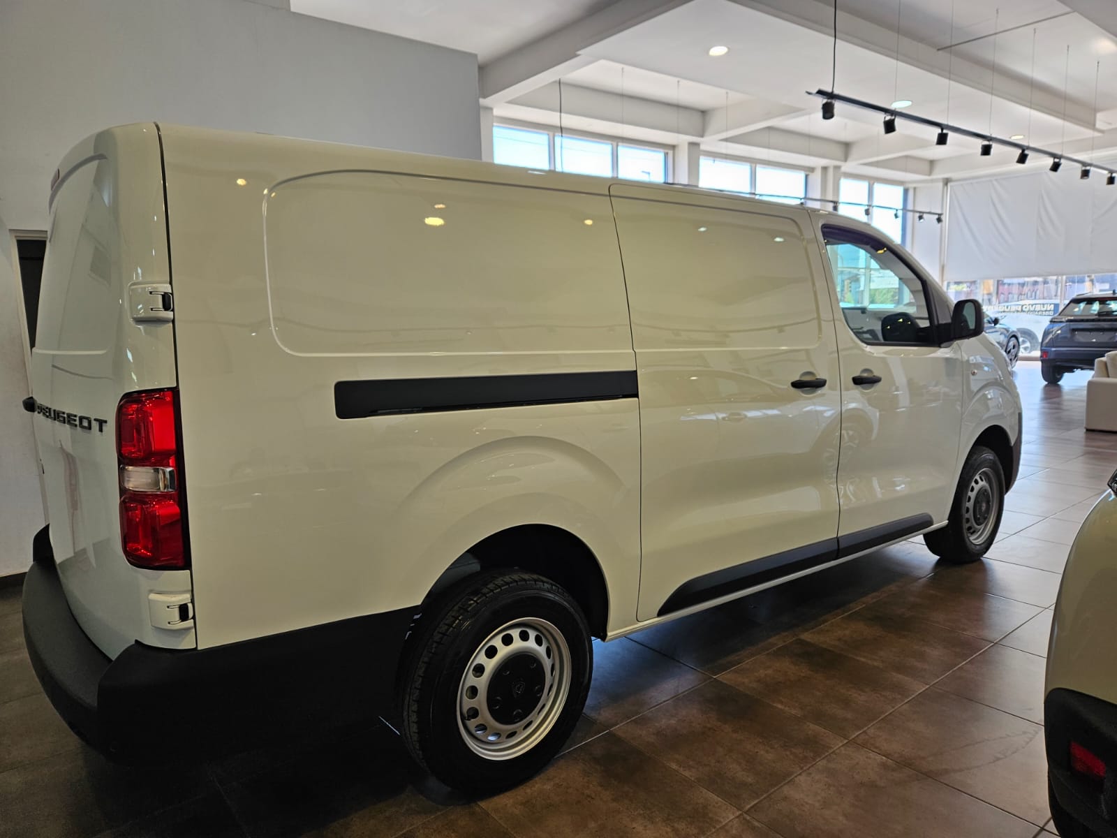 Mira esta publicación de Peugeot Expert 2026 en Motordil