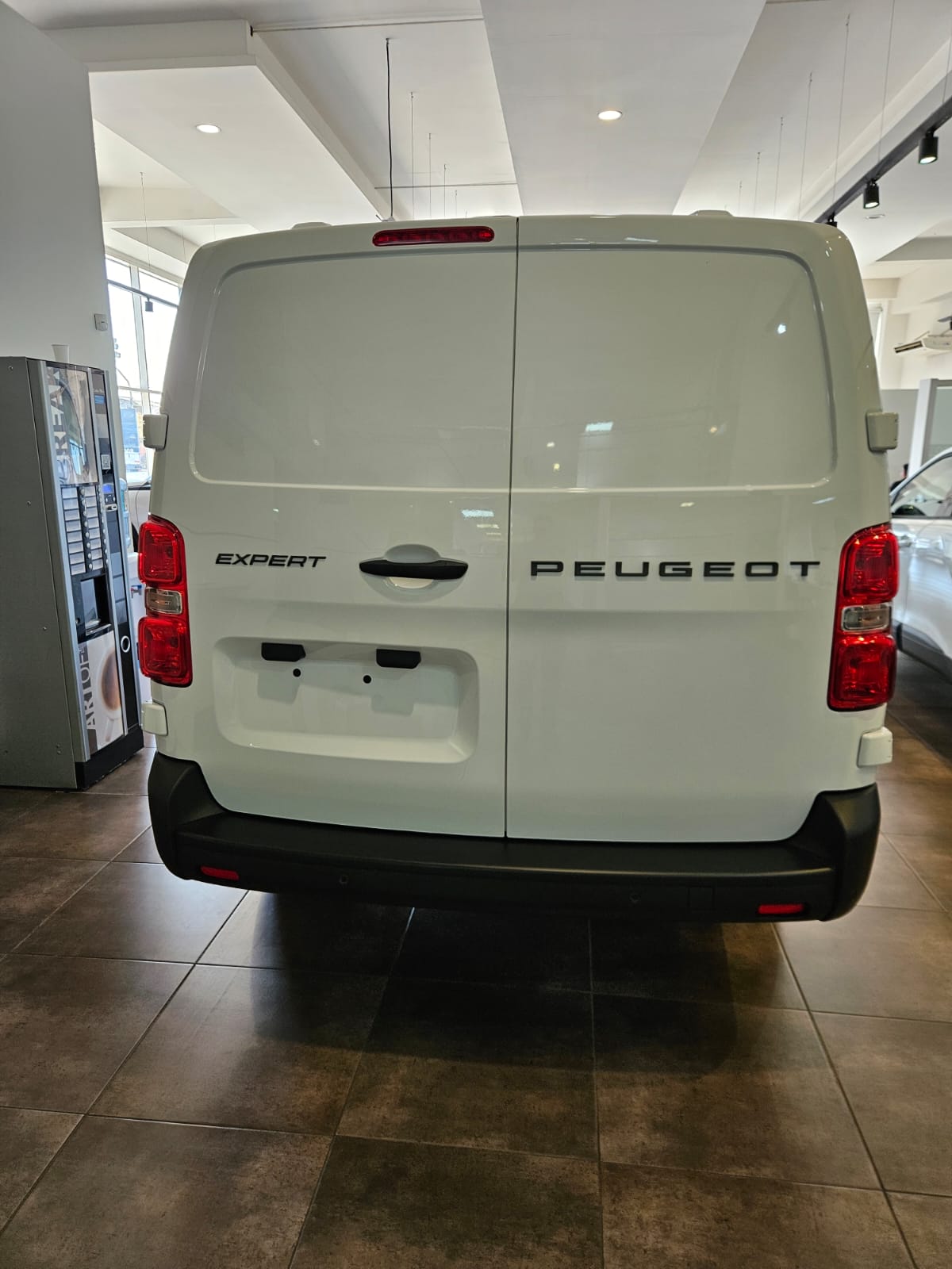 Mira esta publicación de Peugeot Expert 2026 en Motordil