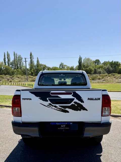 Mira esta publicación de Toyota Hilux 2021 en Motordil