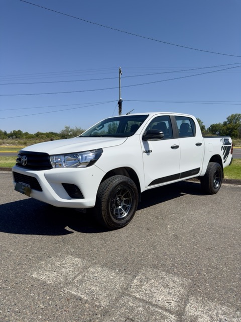Mira esta publicación de Toyota Hilux 2021 en Motordil