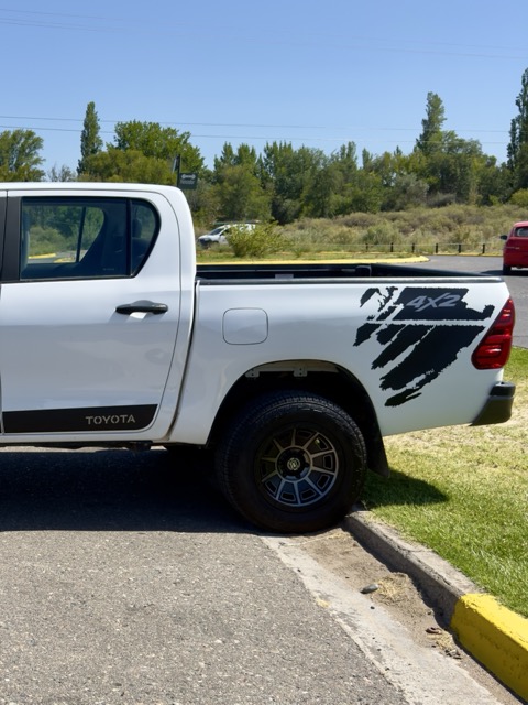 Mira esta publicación de Toyota Hilux 2021 en Motordil