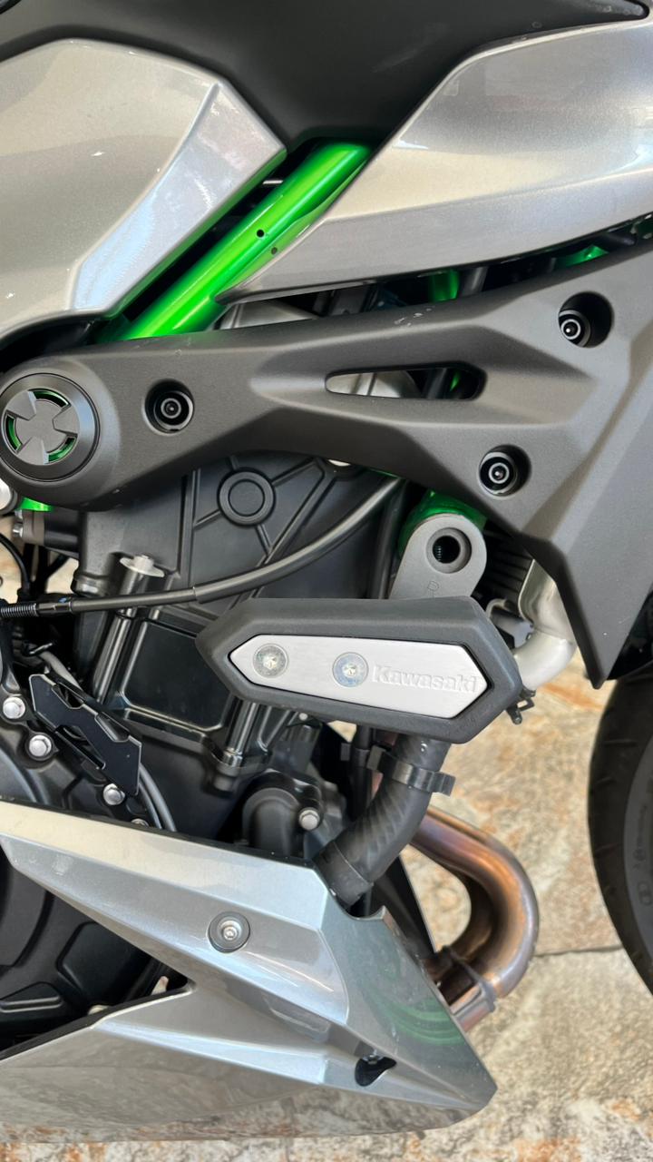 Mira esta publicación de Kawasaki Z 500 SE 2024 en Motordil