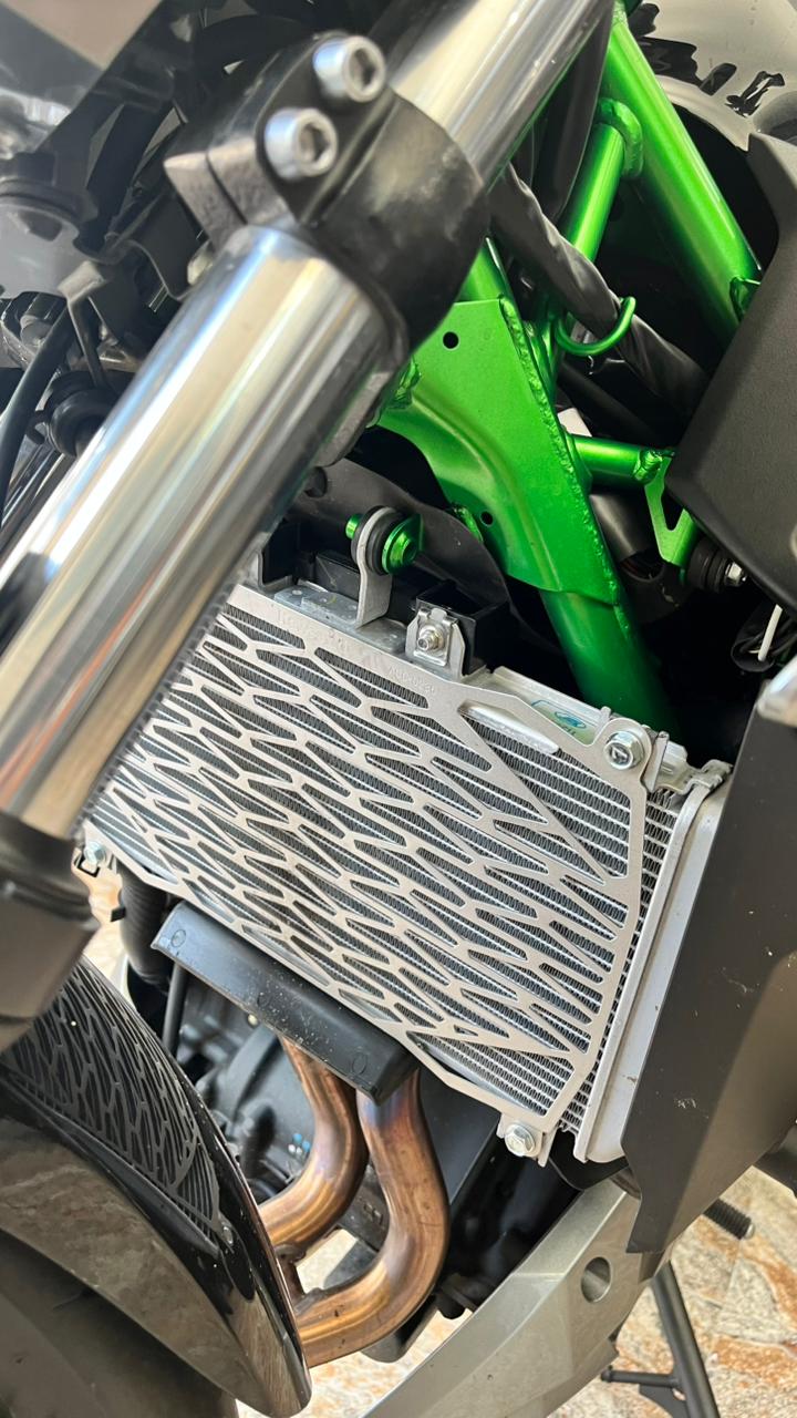 Mira esta publicación de Kawasaki Z 500 SE 2024 en Motordil